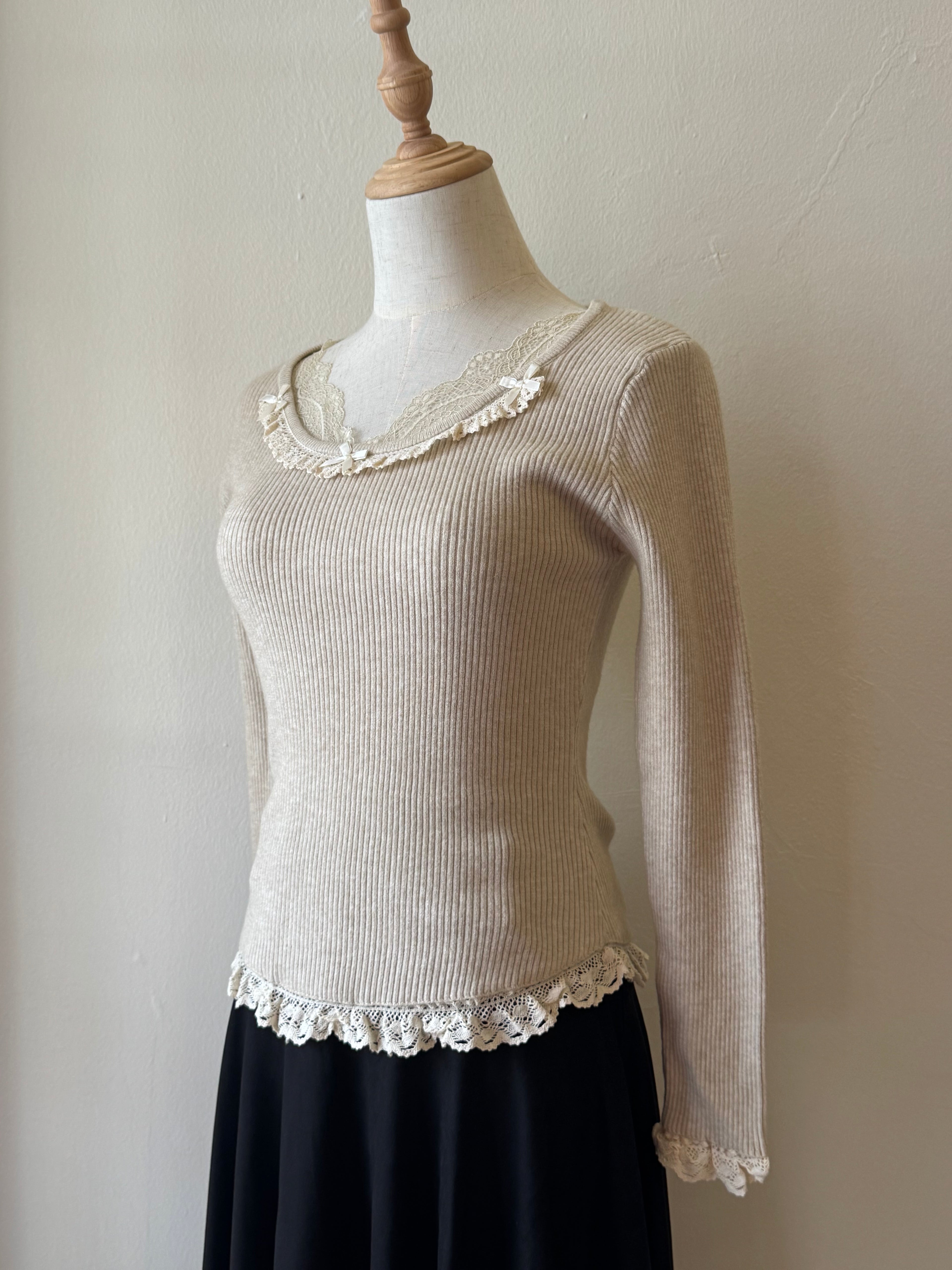 JULIE LACE DETAILED TOP