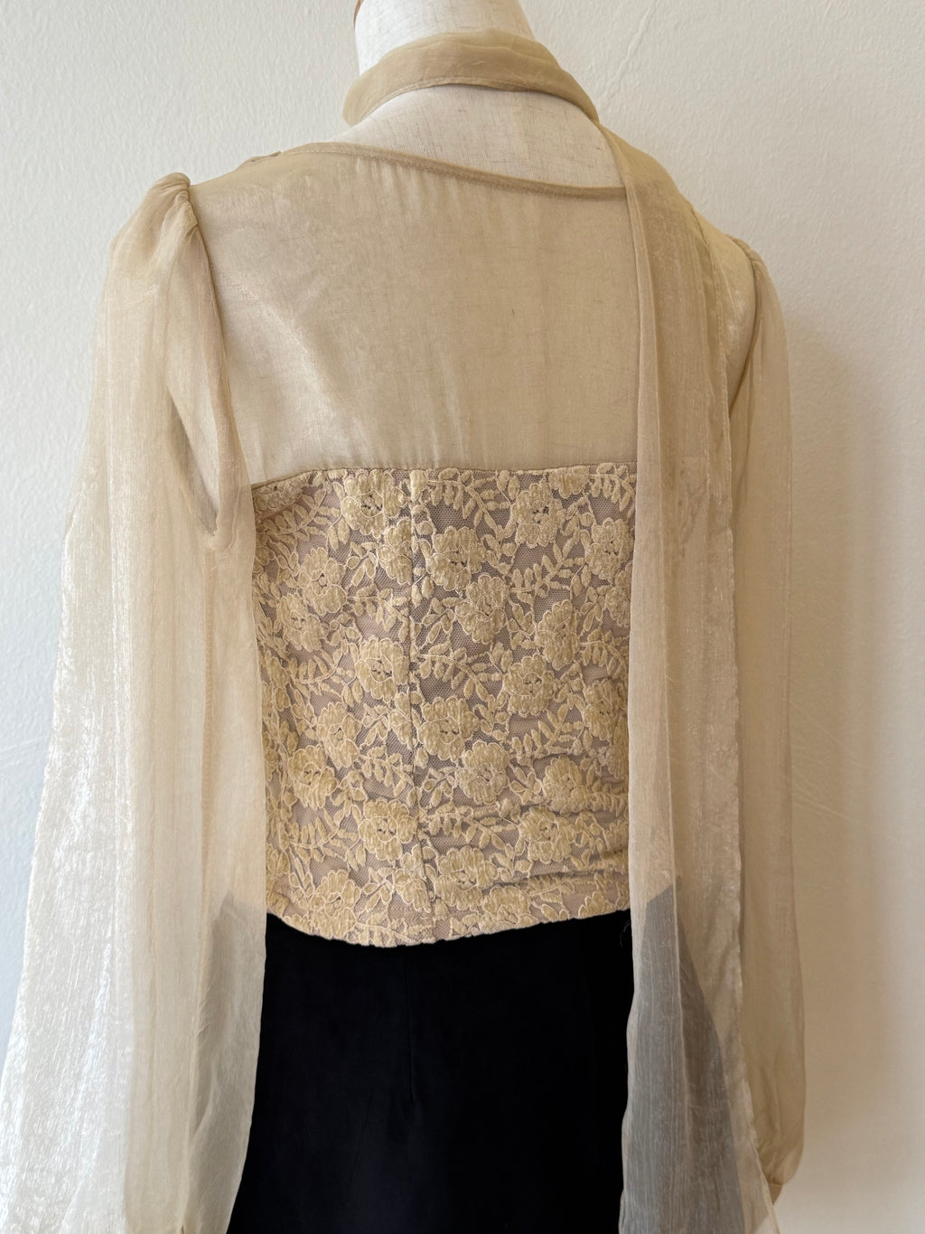KYLIE'S TOP