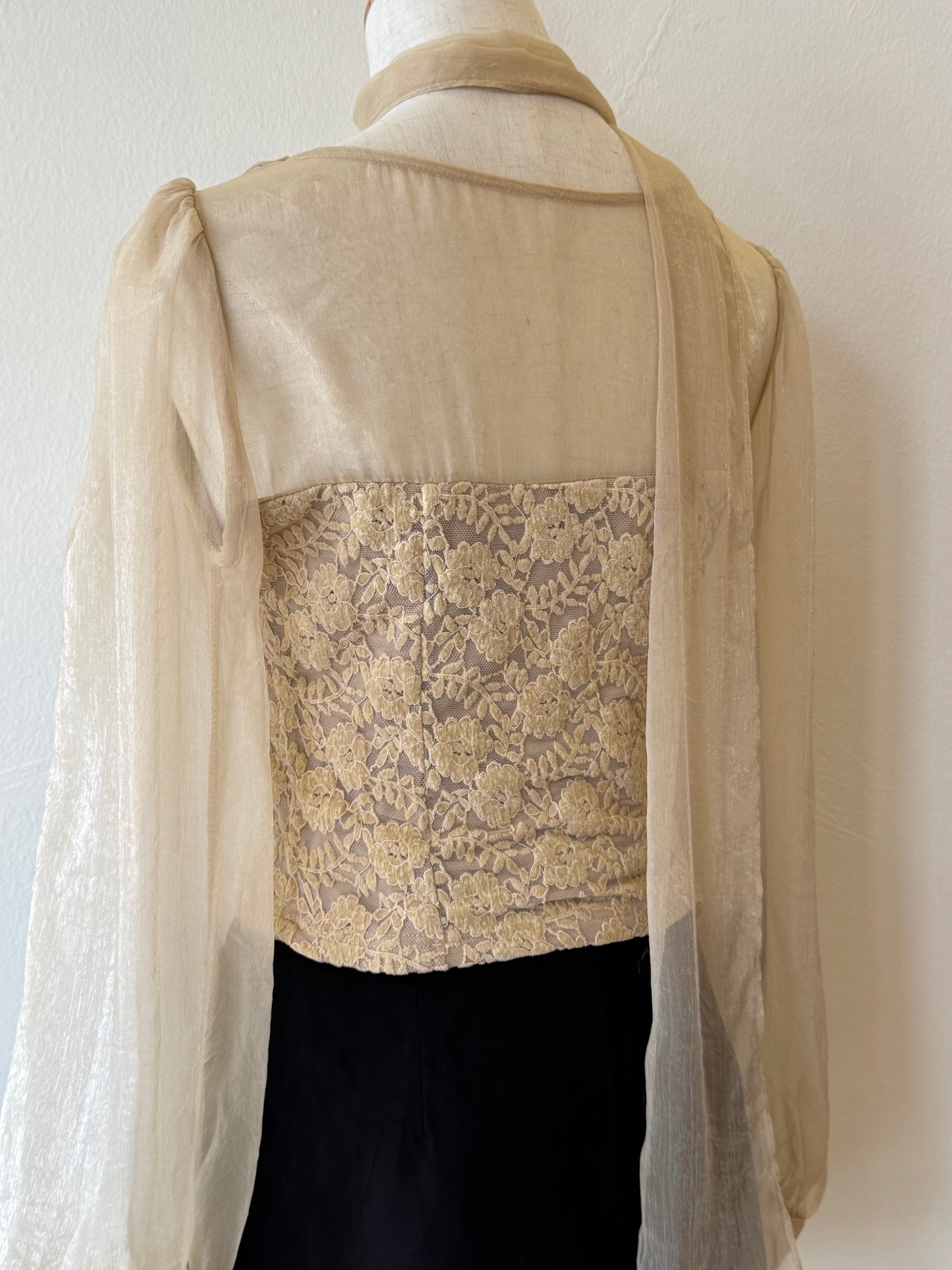 KYLIE'S TOP