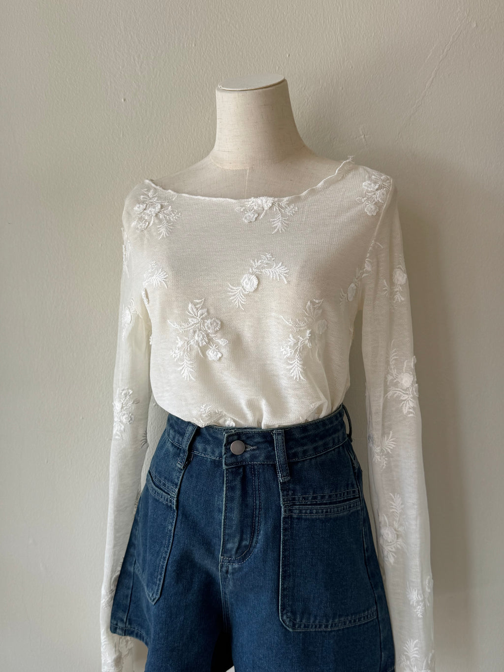 BETTY'S LACE DETAILED TOP