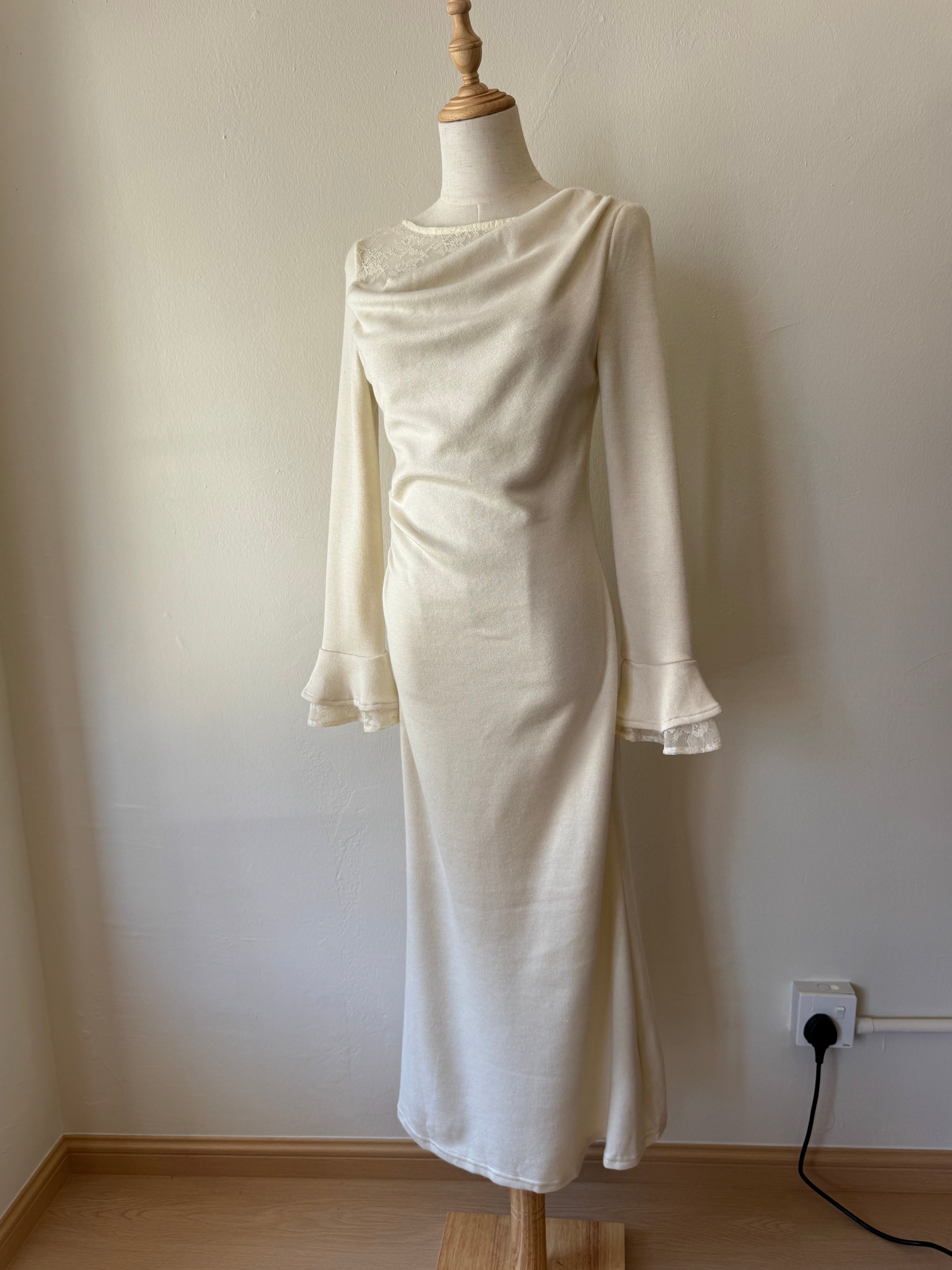 KYRA'S LACE DETAILED LONG SLEEVED DRESS