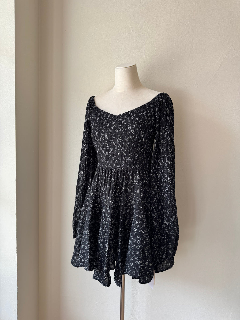 DAPHNE’S DRESS