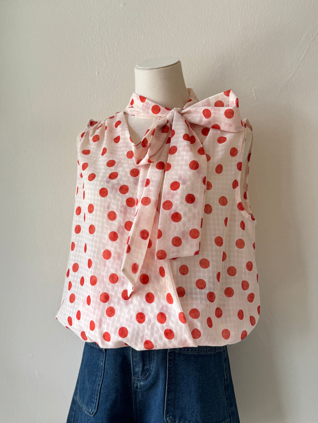 BETSY SLEEVELESS POLKA DOT TOP