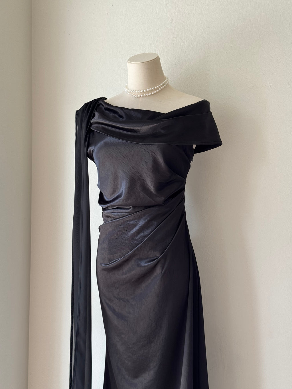 CHARLOTTE OFF-SHOULDER DRESS
