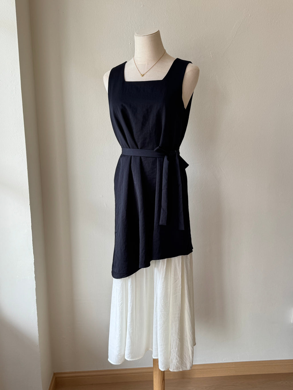STELLA SLEEVELESS DRESS
