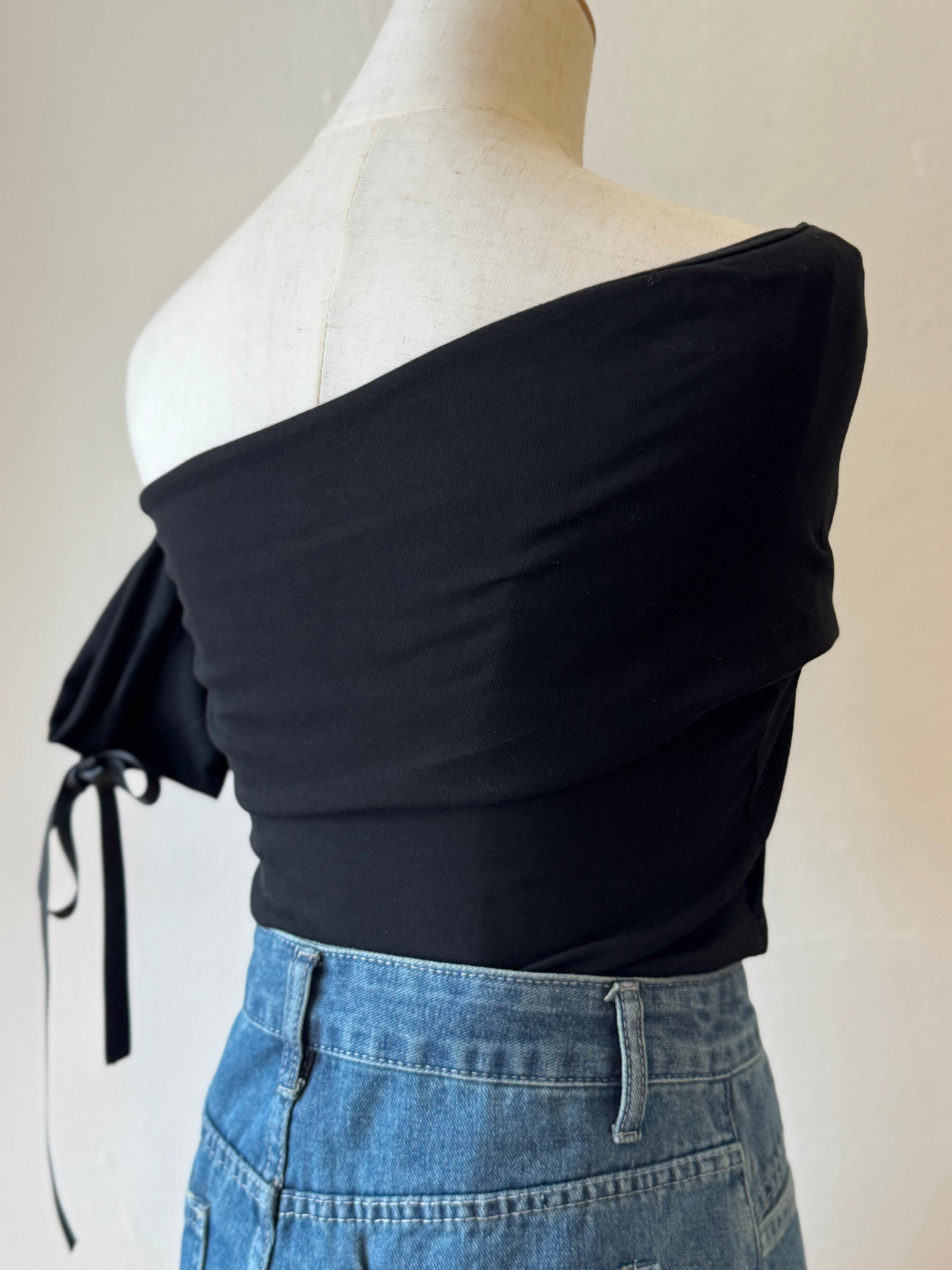 LILIAN'S OFF SHOULDER TOP
