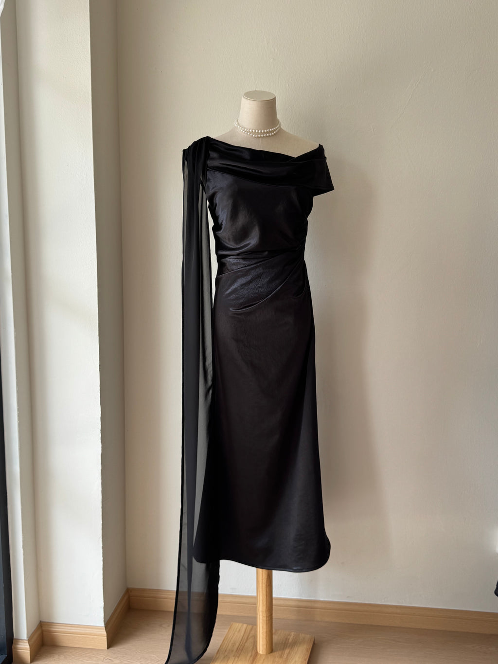CHARLOTTE OFF-SHOULDER DRESS