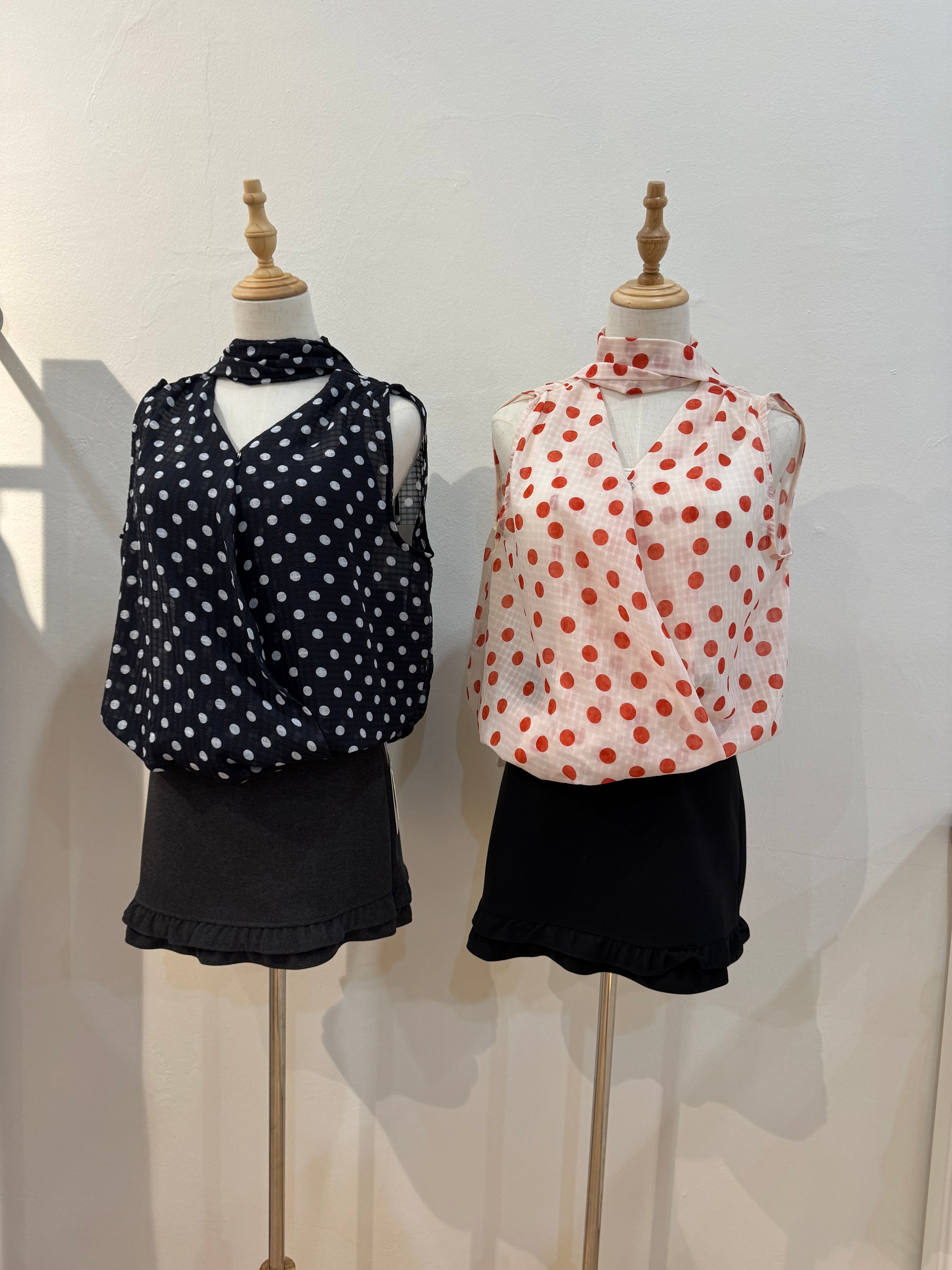 BETSY SLEEVELESS POLKA DOT TOP