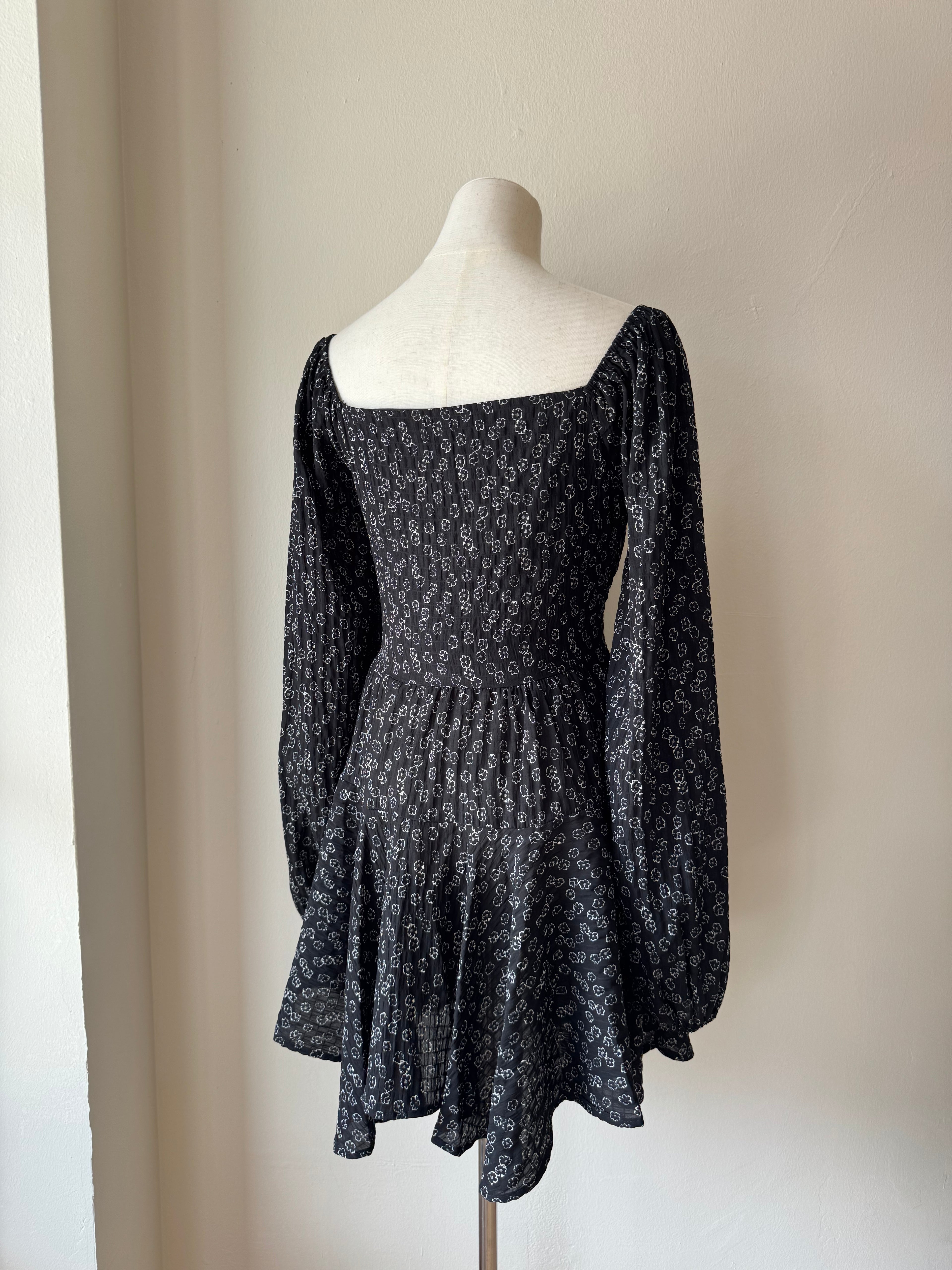 DAPHNE’S DRESS