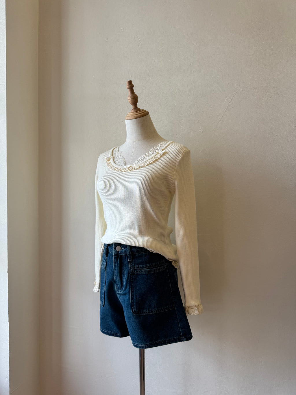 JULIE LACE DETAILED TOP