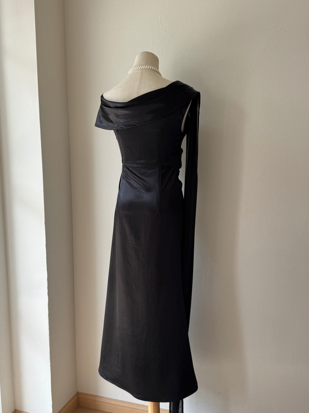 CHARLOTTE OFF-SHOULDER DRESS