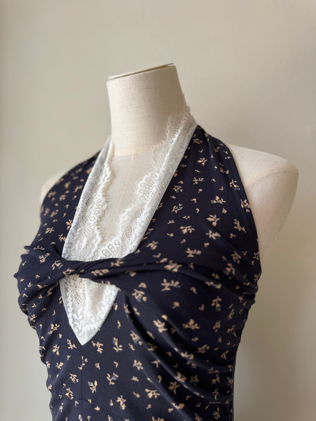 AIKO FLORAL HALTER DRESS