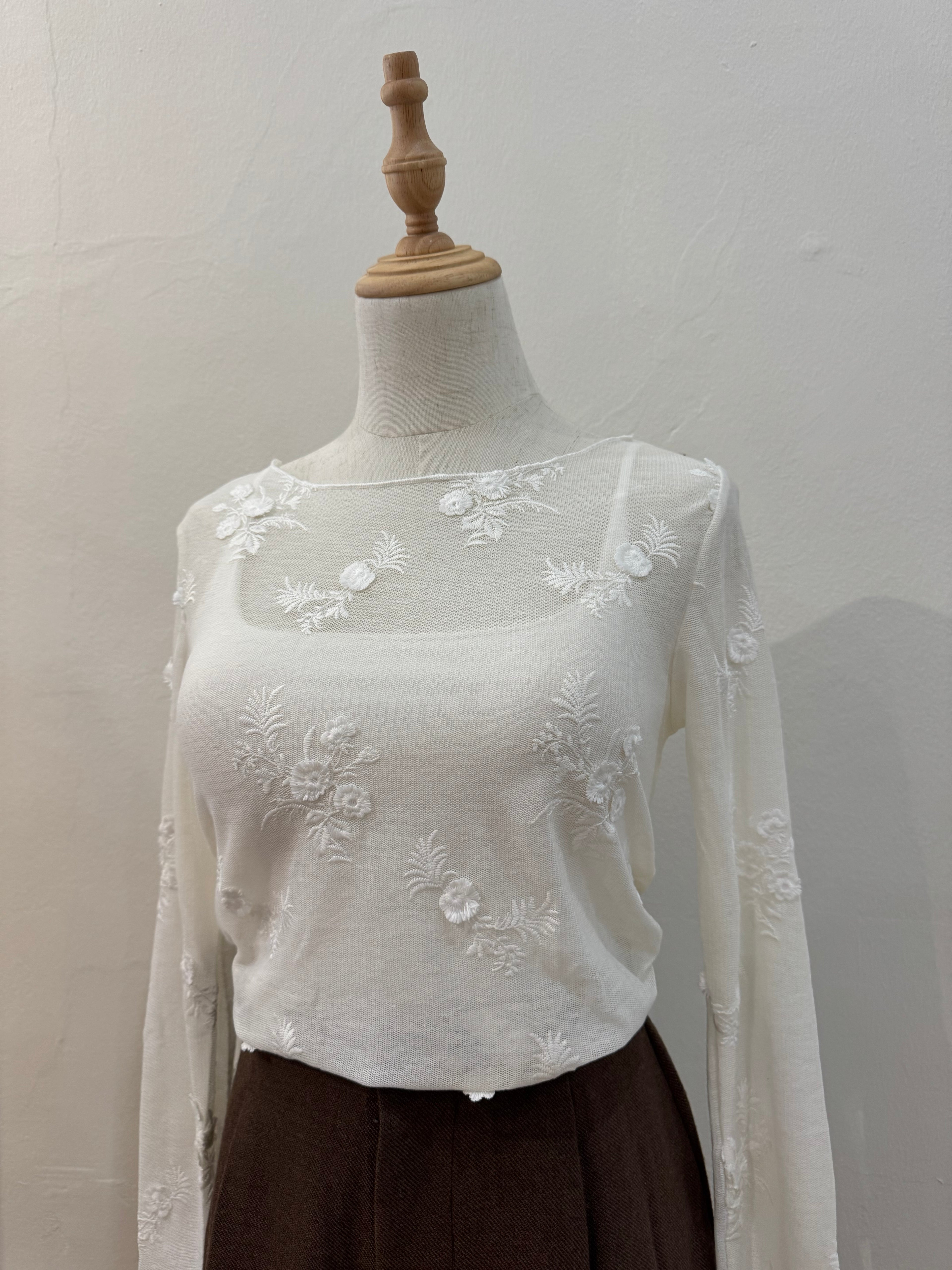 BETTY'S LACE DETAILED TOP