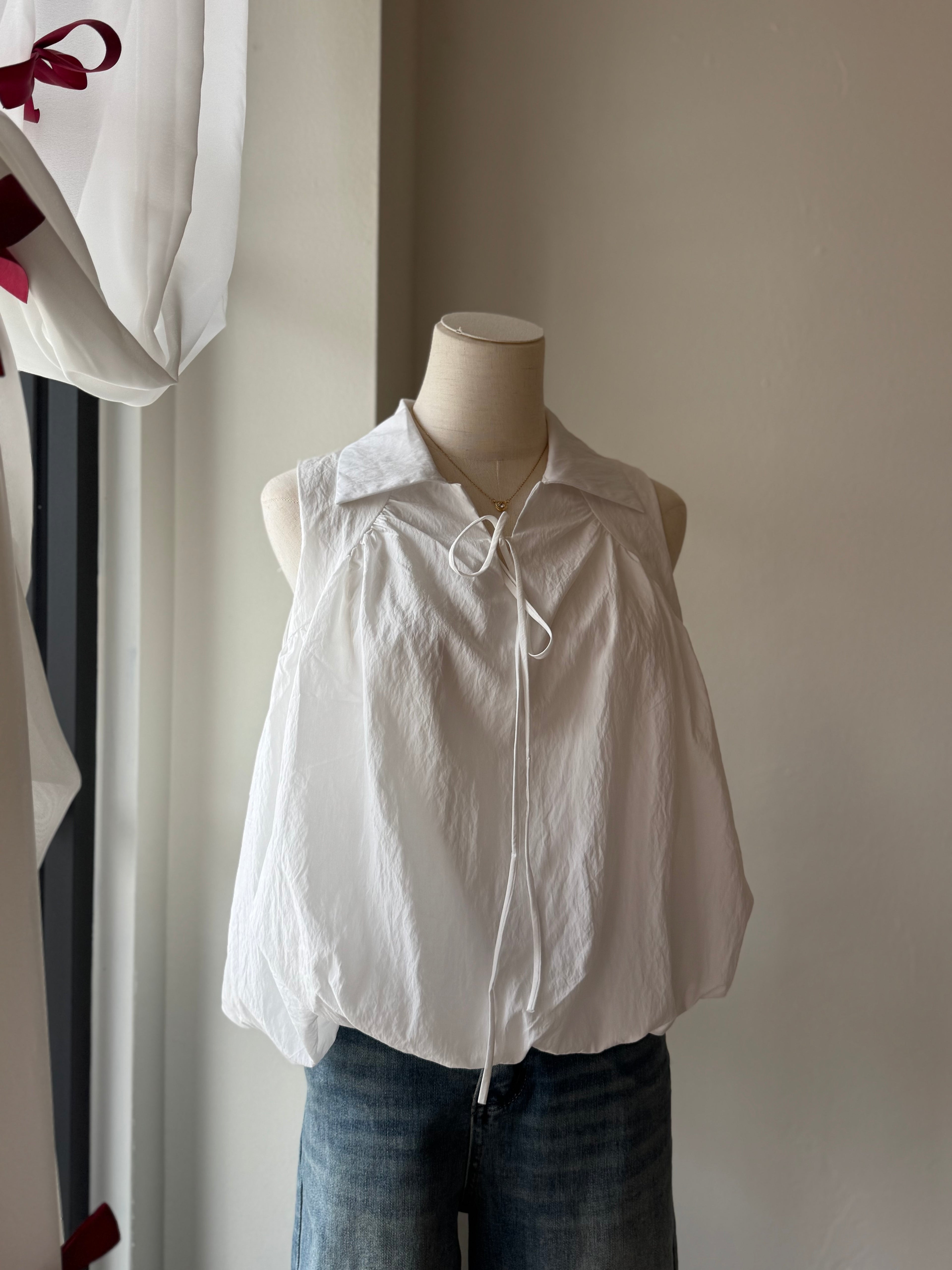 SCOTTIE SLEEVELESS TOP