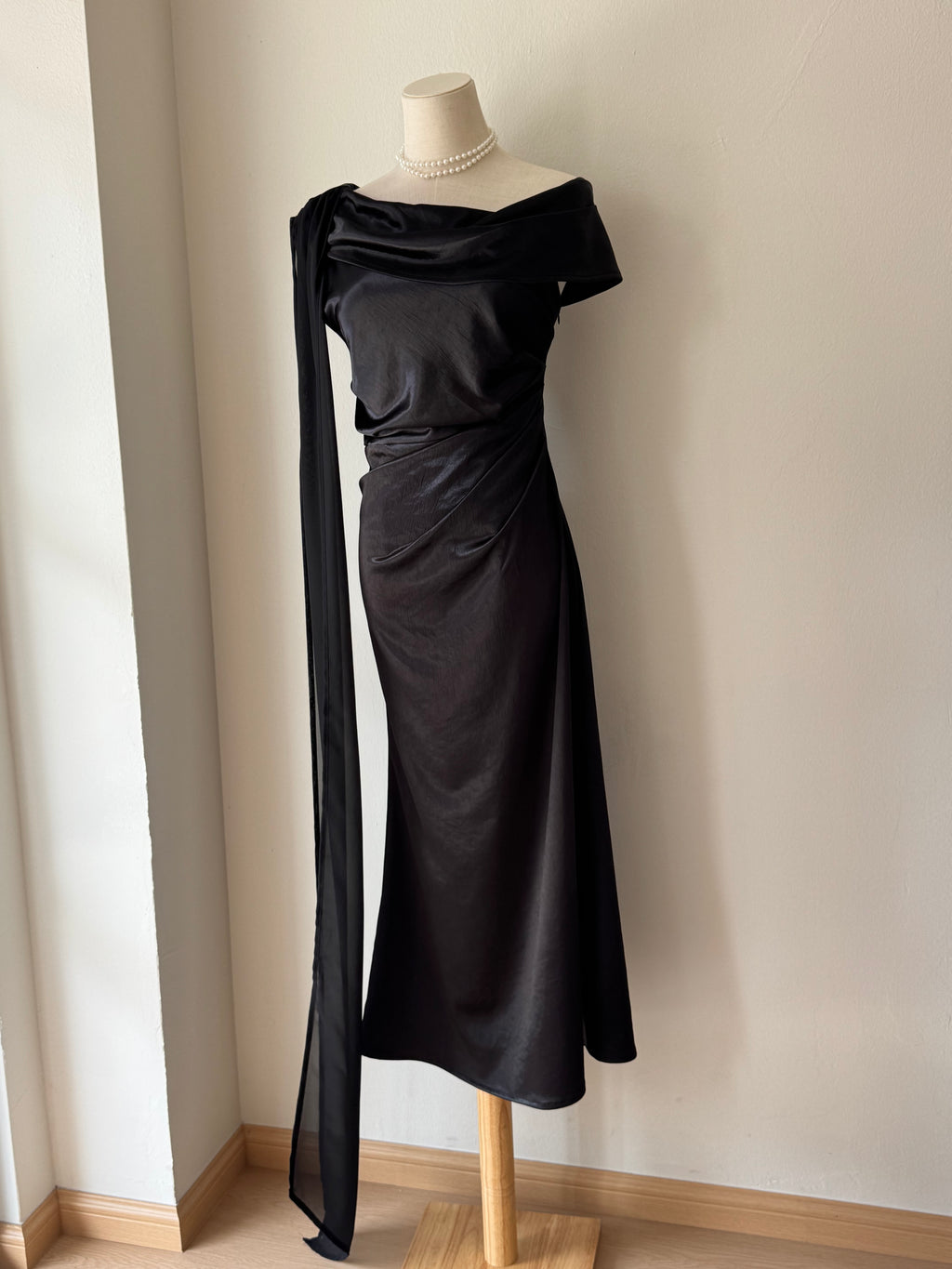 CHARLOTTE OFF-SHOULDER DRESS