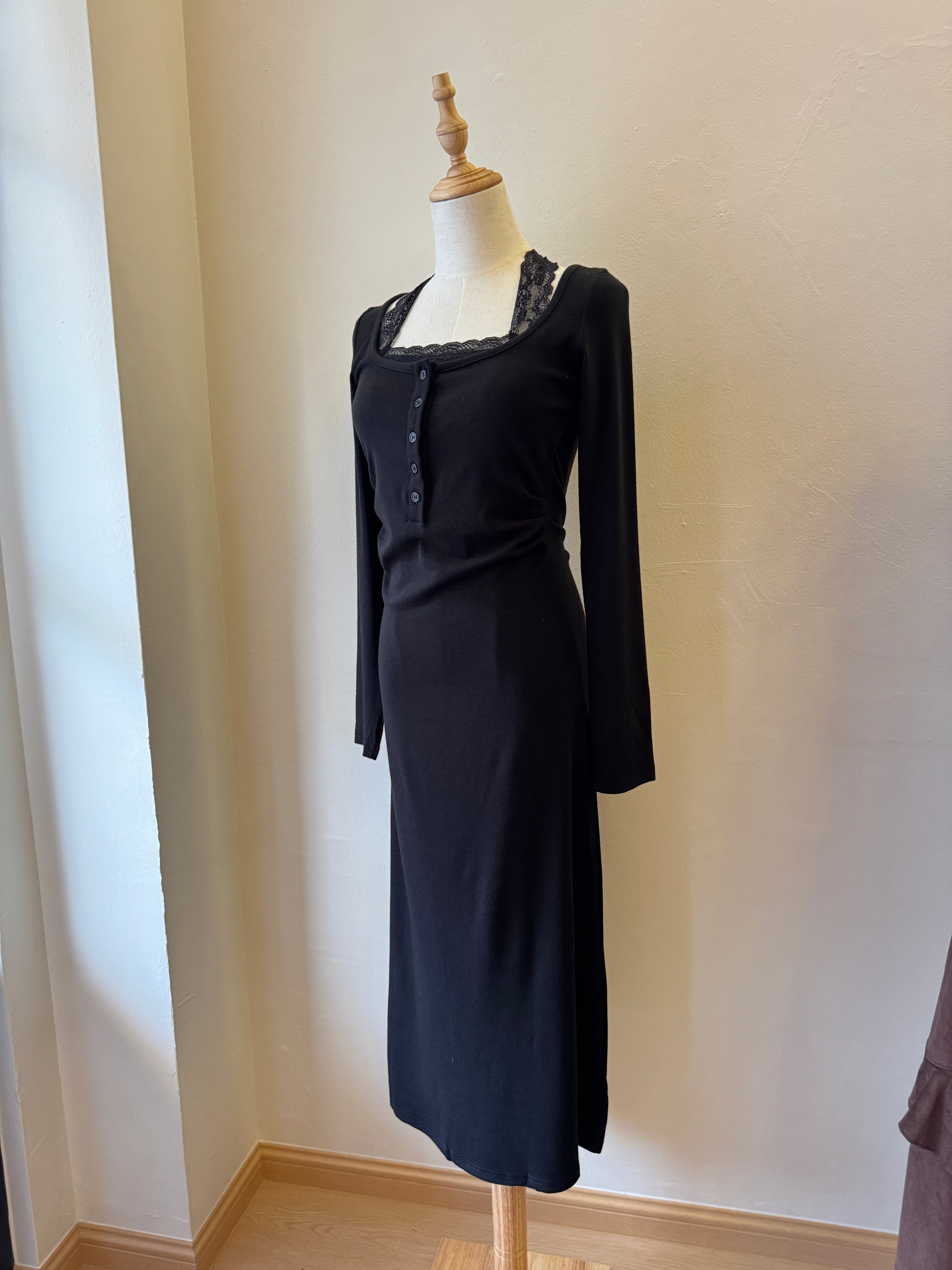 LAUREL'S LACE DETAILED LONG SLEEVE DRESS