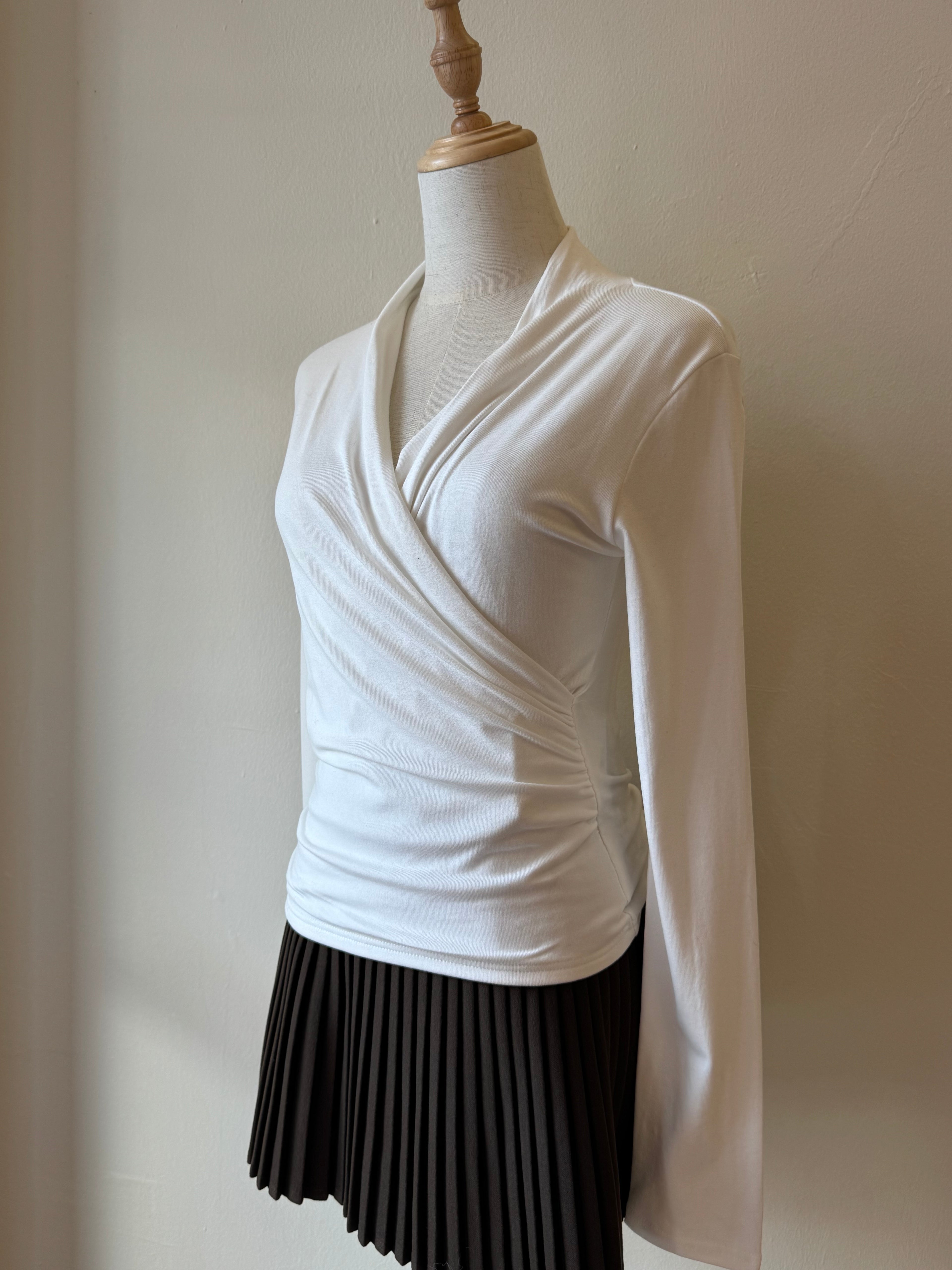 MADISON V NECK TOP