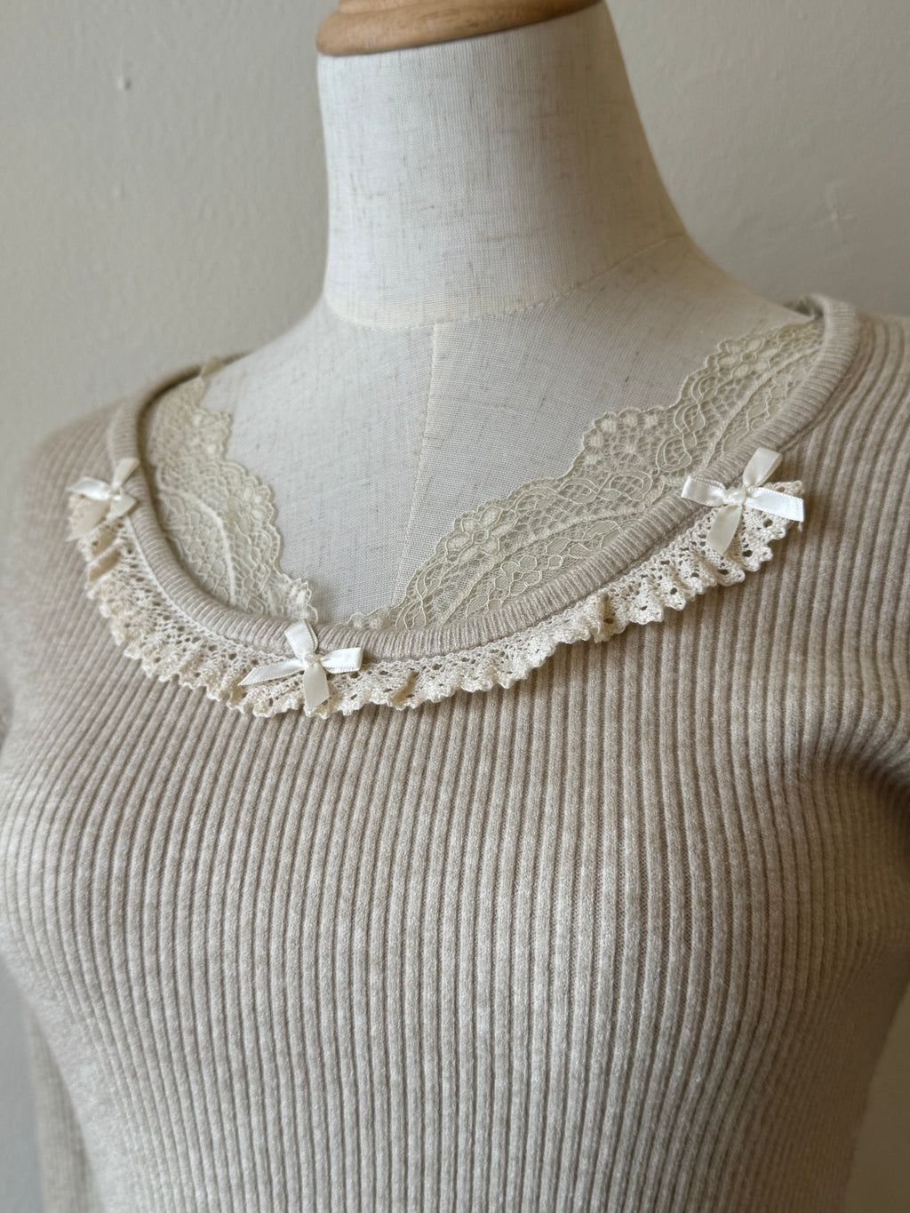 JULIE LACE DETAILED TOP