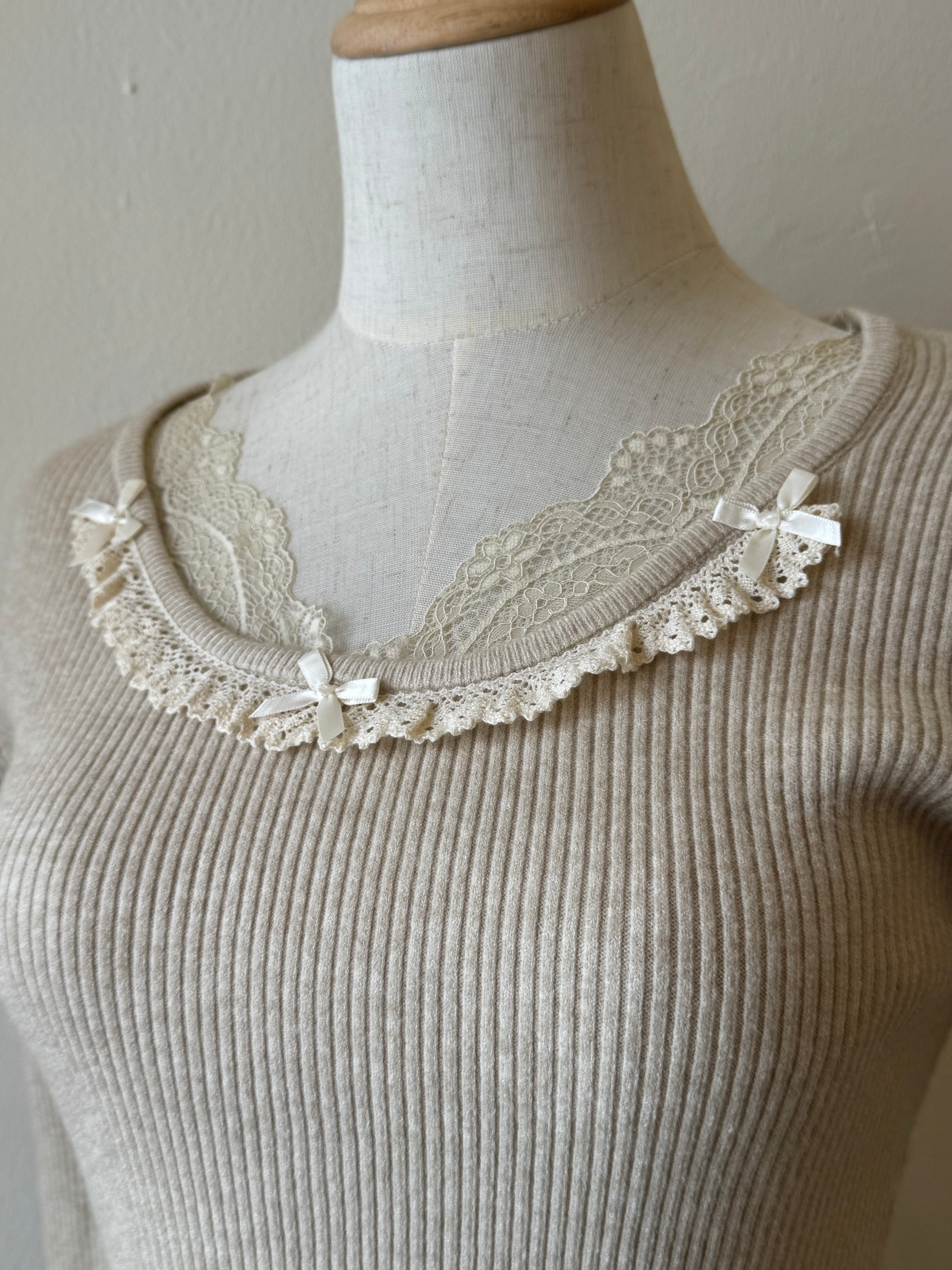 JULIE LACE DETAILED TOP