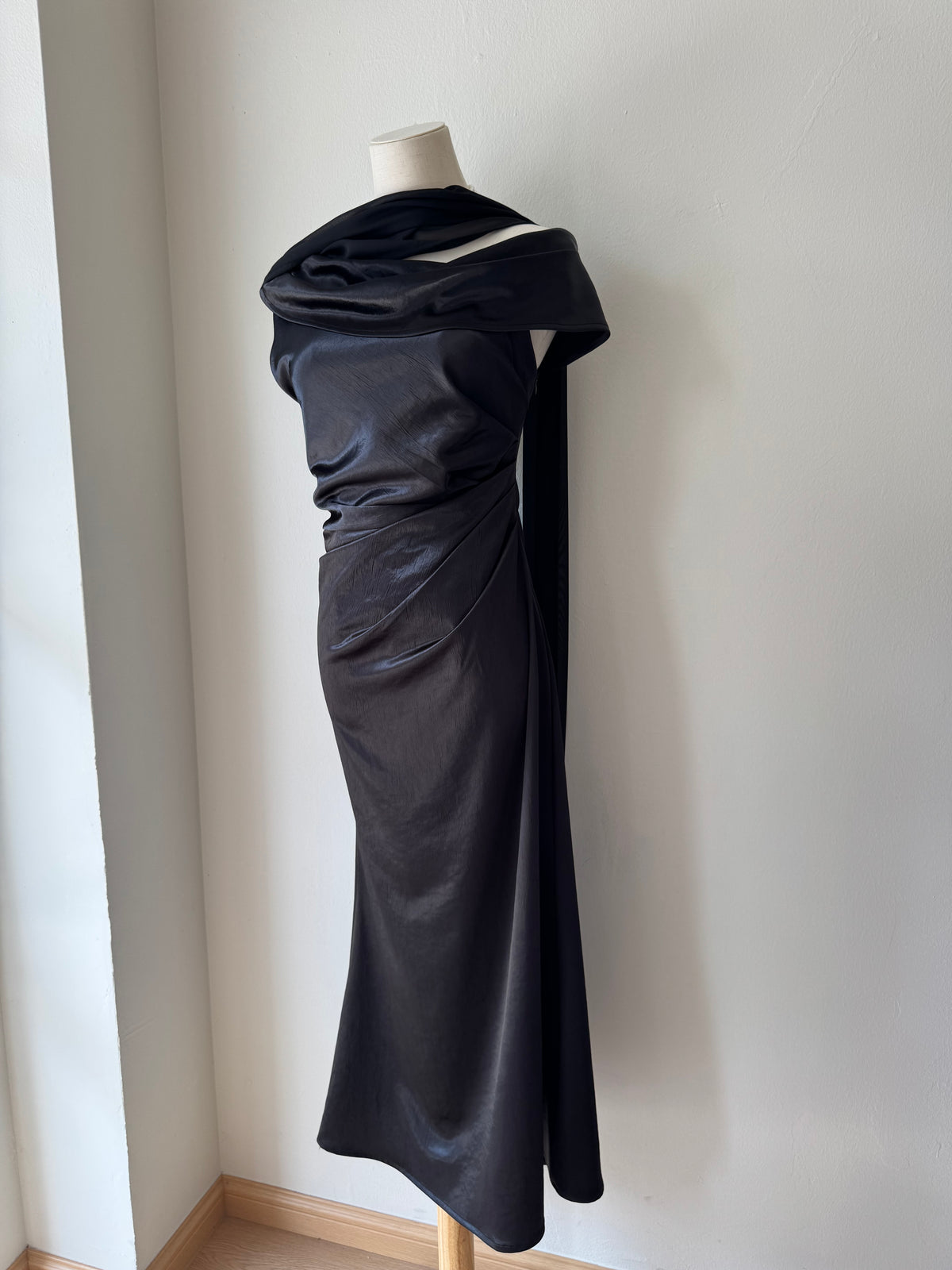 CHARLOTTE OFF-SHOULDER DRESS