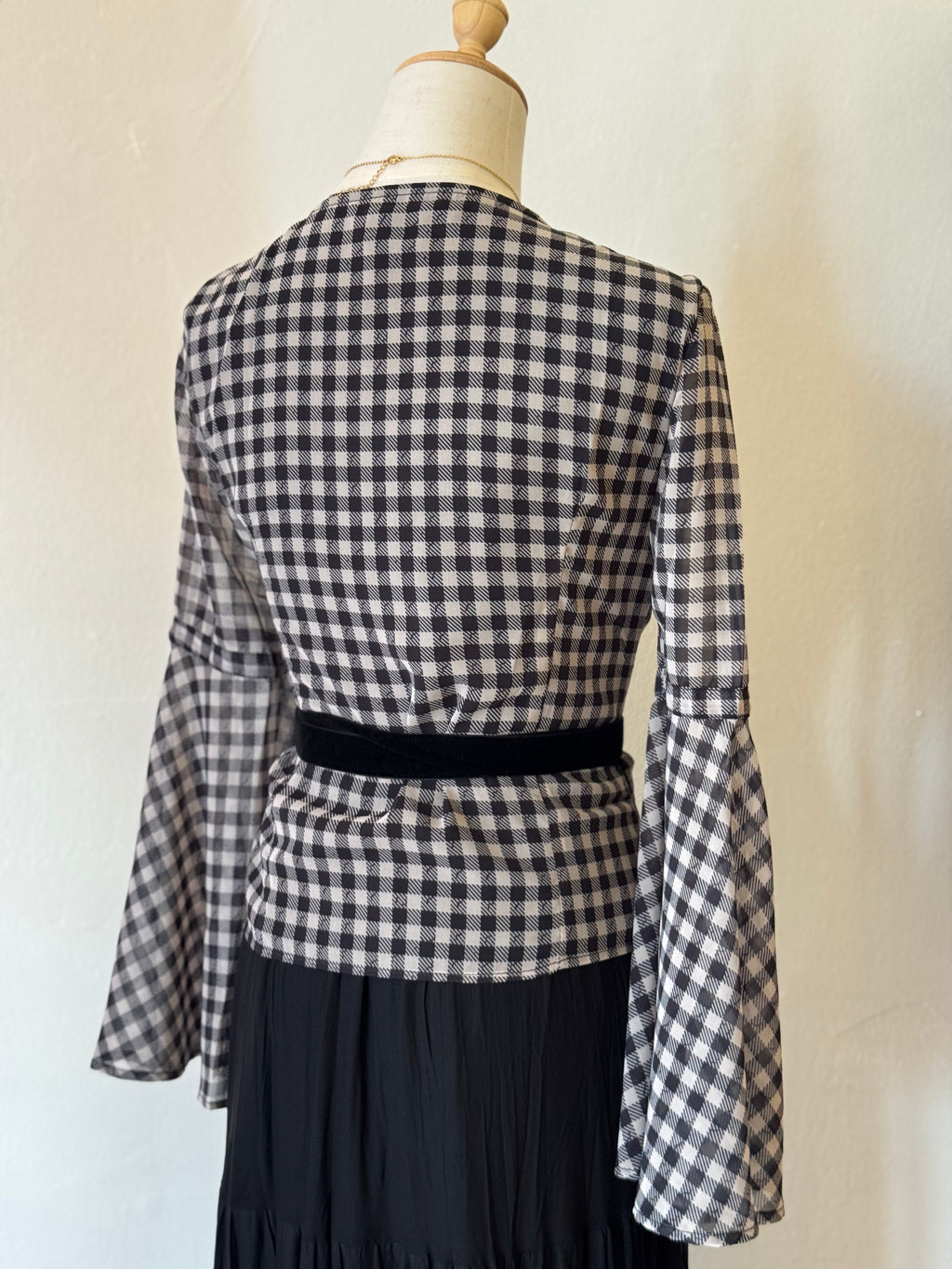 LAURA PLAID V NECK BLOUSE